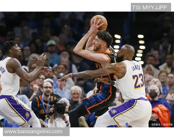 勇士与火箭2015季后赛激战回顾:传奇对决与历史瞬间的交汇