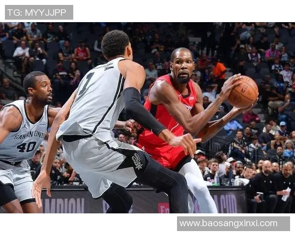 雷霆杜兰特对决马刺的经典对抗赛回顾与分析