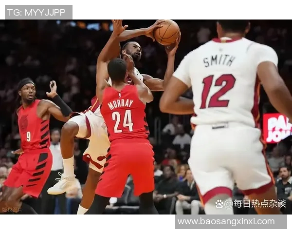 勇士与开拓者激战1102场面火爆精彩瞬间回顾